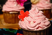 #美食说出“新年好”#红色纸杯蛋糕：送你一朵小红花～的做法