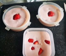 草莓牛奶布丁——春日草莓三部曲的做法