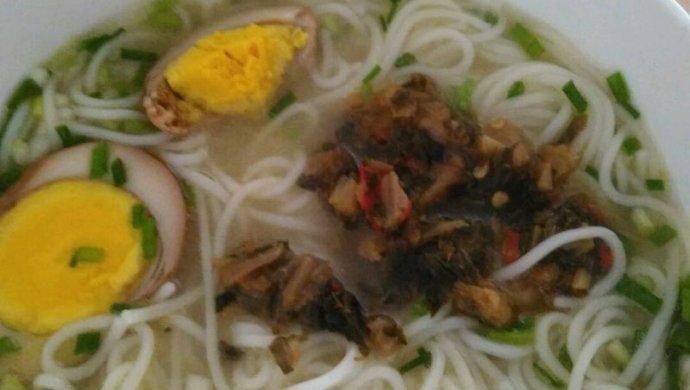 快手早餐清汤卤蛋面