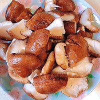 巨好吃的粽叶饭-粽香香菇排骨饭的做法图解1