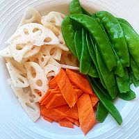 #鸡汁入家宴 感恩正当“食”#清炒荷兰豆藕片的做法图解1