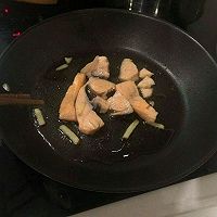 三文鱼蘑菇快手汤的做法图解4