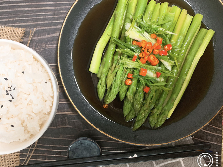 白灼芦笋，夏季清单饮食的做法