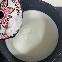 牛奶璀璨布丁的做法图解2