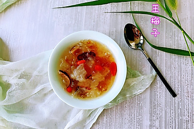 银耳桃㬵羹