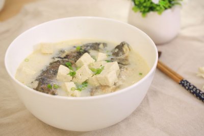 鲫鱼豆腐汤-迷迭香