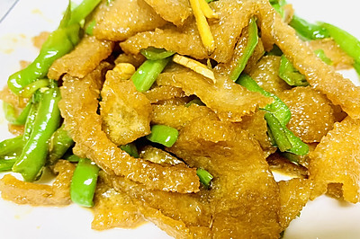 酸酸甜甜好味道之青椒龙肠