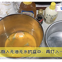 #换着花样吃早餐#蜂蜜凹蛋糕的做法图解1