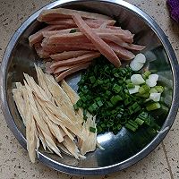 火腿土豆打卤面片的做法图解3