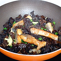 木耳炒鱼的做法图解5