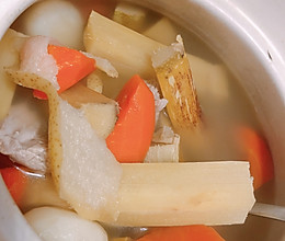 甘蔗雪梨干海底椰马蹄红萝卜汤的做法