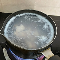 苦瓜黄豆汤的做法图解1