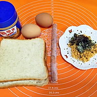 宝宝早餐：肉松土司香肠卷的做法图解1