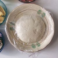 意式烤肠焗菇薄饼披萨的做法图解1