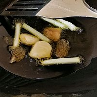 青笋香菇炖鸡的做法图解4