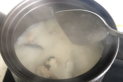 仙气袅袅滚浓白生鱼汤