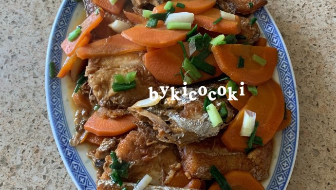 家常胡萝卜炖带鱼