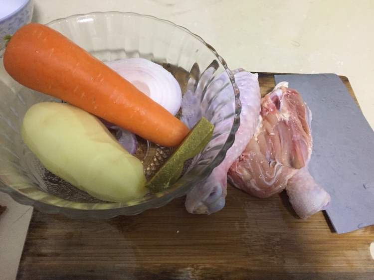 【一人食】咖喱鸡块盖饭的做法图解1