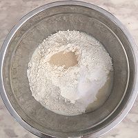 黄金椰蓉牛奶甜面包的做法图解1