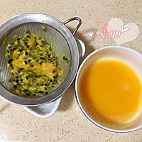 酸酸甜甜的百香果椰丝小方的做法图解2