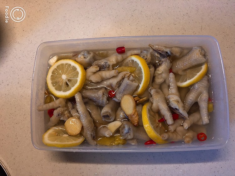 酸辣鸡脚的做法