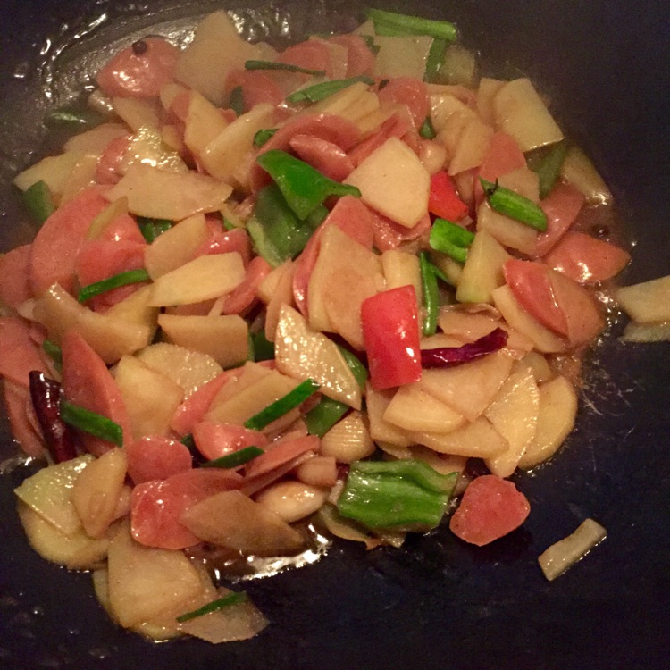 土豆片炒香肠的做法图解6