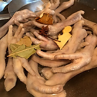 好吃到炸裂的秘制凤爪的做法图解3