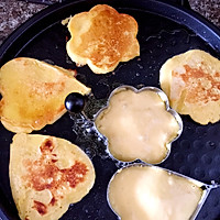香蕉牛奶玉米饼的做法图解1