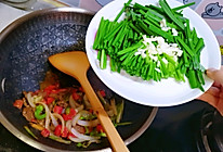 新疆牛肉韭菜炒面的做法