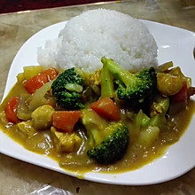 咖喱鸡肉蔬菜饭