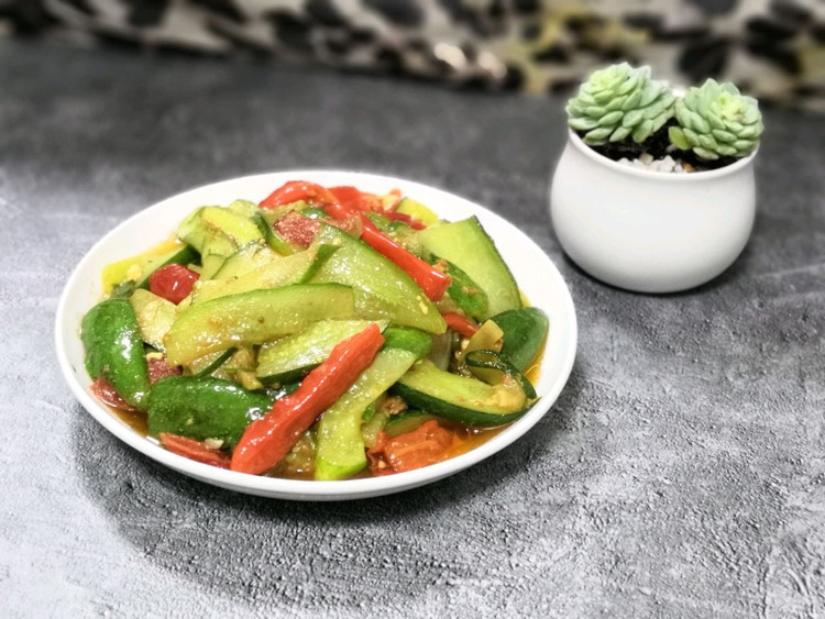 圣女果炒黄瓜的做法