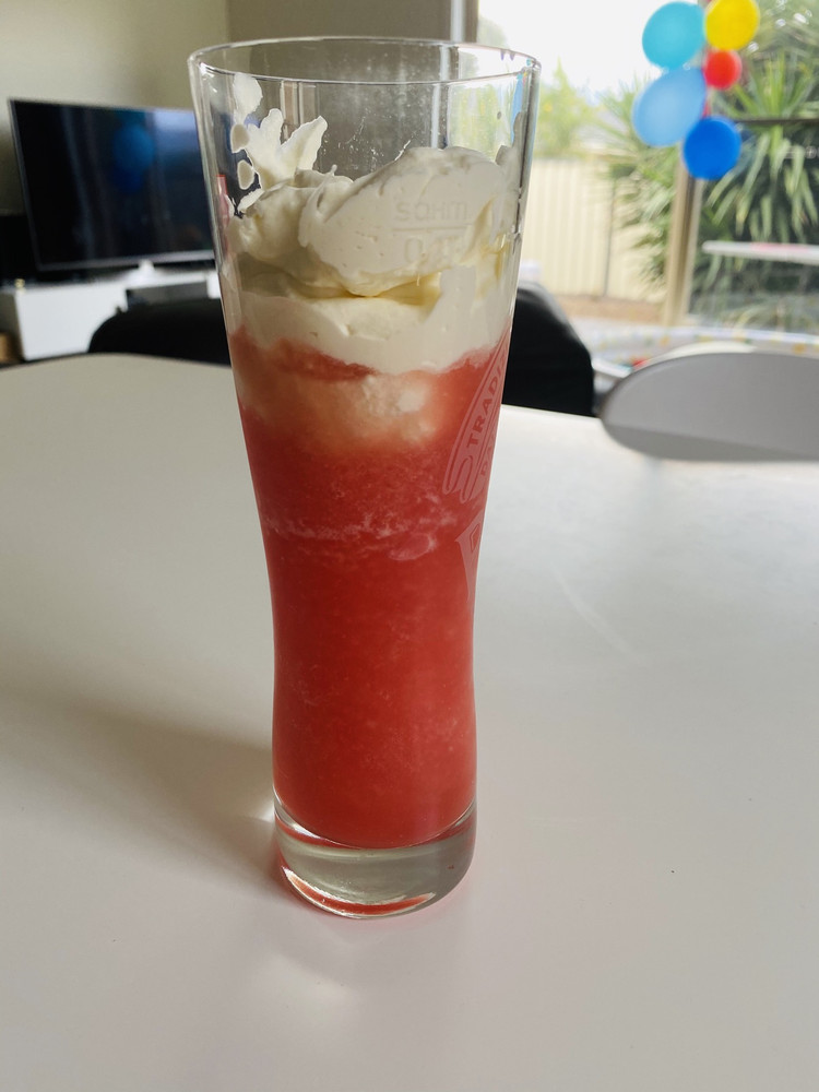 夏日冷饮的不二选择：海盐奶盖西瓜沙冰的做法