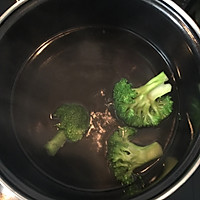 宝宝辅食--菠菜西蓝花鸡蛋牛肉面12+的做法图解1
