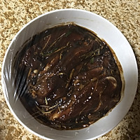 豆瓣酱烤猪寸骨的做法图解4