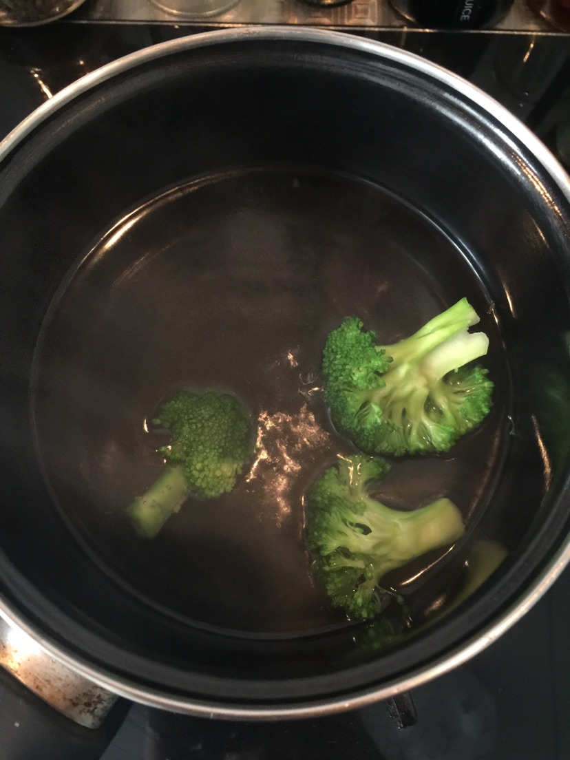 宝宝辅食--菠菜西蓝花鸡蛋牛肉面12+的做法图解1