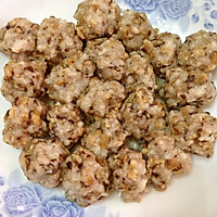 蒸香菇丸子的做法图解2