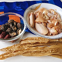 香菇腐竹蒸滑鸡的做法图解1