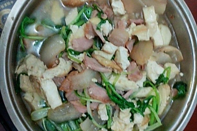 青菜豆腐腊肉锅