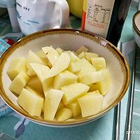 宿舍一人食之土豆炖鸡腿的做法图解2