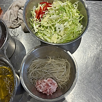包菜炒粉丝的做法图解1