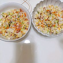 黄瓜胡萝卜火腿鸡蛋炒饭