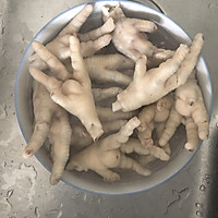 红烧鸡爪的做法图解1