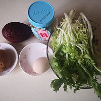 #四季宝蓝小罐# 鸡蛋牛油果沙拉的做法图解1