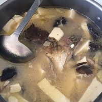 美国香菇木耳鲫鱼豆腐汤的做法图解5