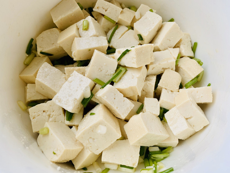 小葱拌豆腐，就吃原汁味的做法
