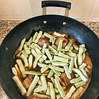 #春日露营#铁锅炖贴饼子的做法图解8