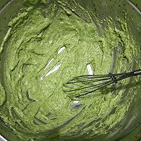 绿色的菠菜戚风蛋糕的做法图解5