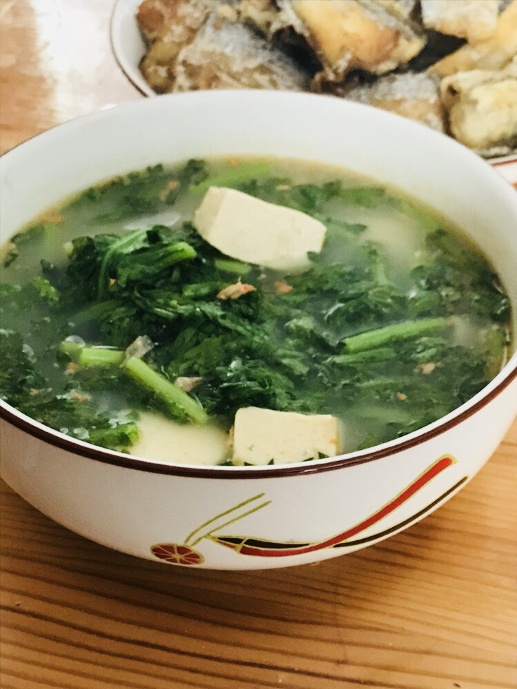 安康鱼茼蒿炖豆腐的做法