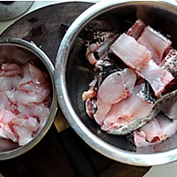 老豆腐炖黑鱼的做法图解1