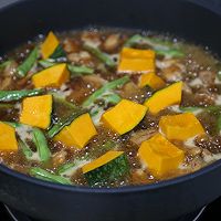 #让宝贝爱上每一顿饭#南瓜豆角焖鸡腿的做法图解8